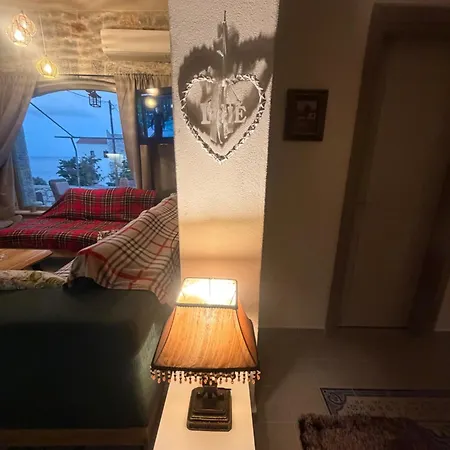 Anemoessa Stone House * 코쿨라