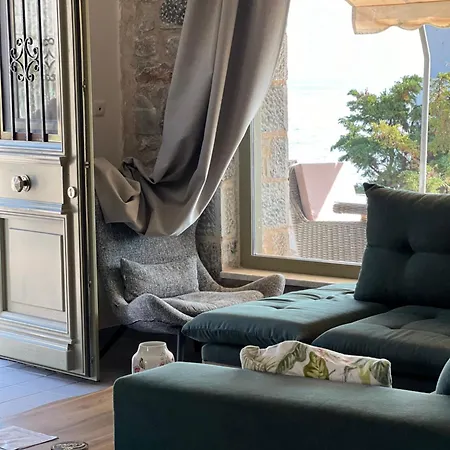 Tatil Evi Anemoessa Stone House