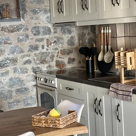 Anemoessa Stone House *