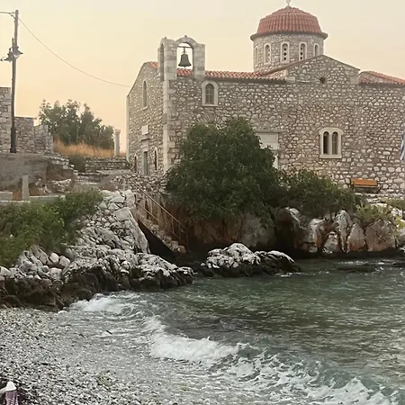 Ferienhaus Anemoessa Stone House *