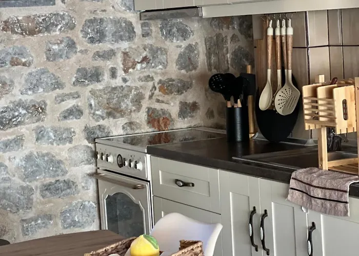 Anemoessa Stone House *