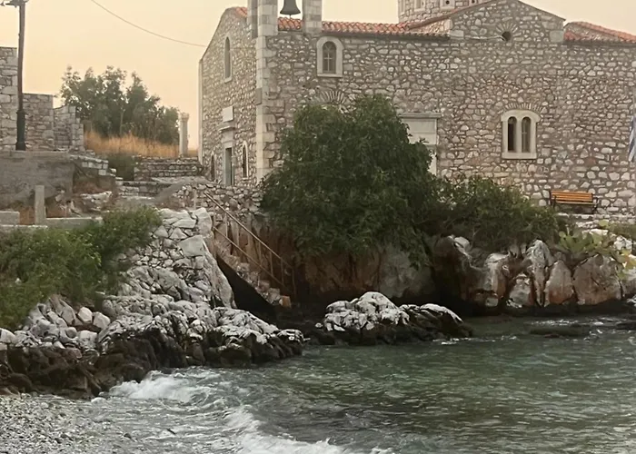 Nyaraló Anemoessa Stone House *